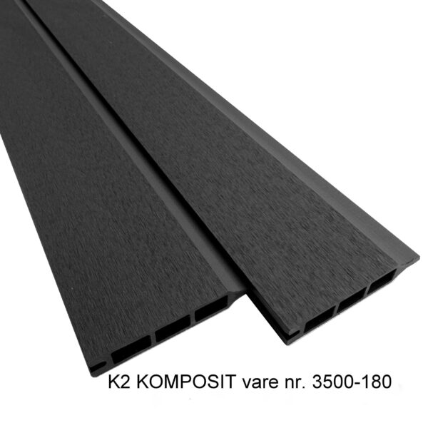 K2 Komposit hegnsbrædder 25x150x1800 mm gråsort uden træstruktur. K2 Komposit sort hegnsbrædder med fer og not. Vedligeholdelsesfri overflade. k1.